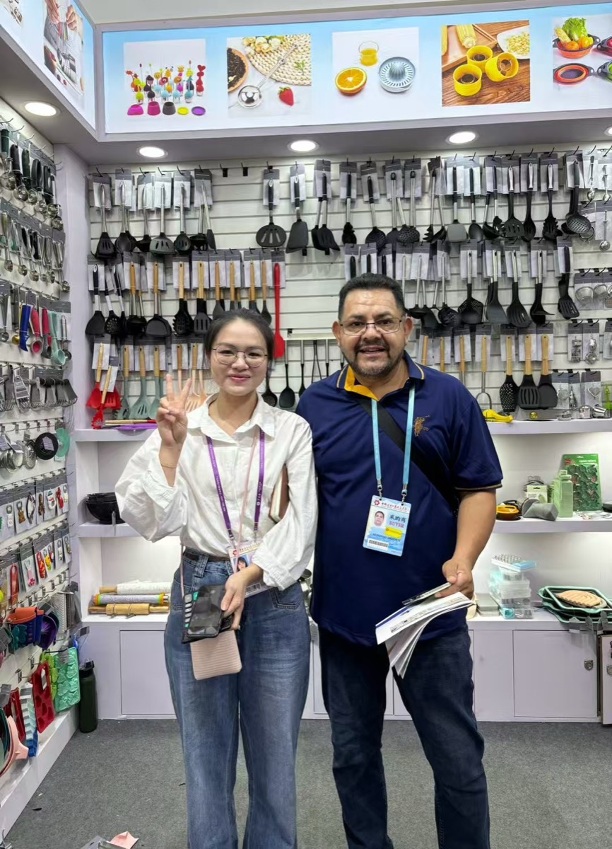 Canton Fair Booth — Discussing OEM/ODM Project